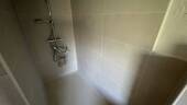 Bad mit Dusche und Badewanne - 