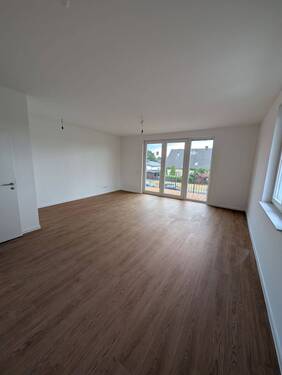 4 Wohnzimmer OG mit Balkon.jpg - 