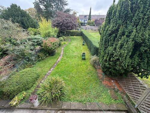 Blick in den Garten von der Terrasse - 