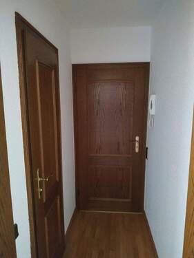 Flur mit Gegensprechanlage - 