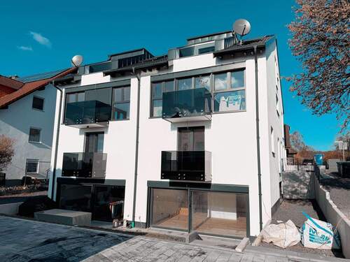 Rückansicht - 2 Neubau-Doppelhaushälften mit 4 hochwertigen Maisonette-Wohnungen