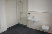 Bad mit Dusche - Etagenwohnung mit 84,00 m&sup2; in Dresden zum Kaufen