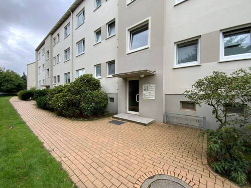 Hausansicht - Nachmieter für 2 Zimmer Wohnung gesucht !
