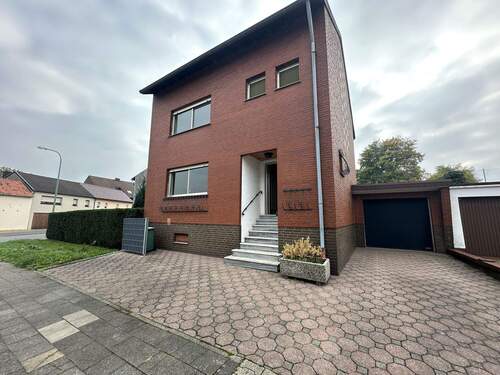 Straßenansicht - 4 Zimmer Einfamilienhaus zum Kaufen in Düren