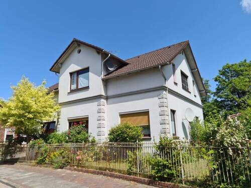 Ansicht Haupthaus - Vierfamilienhaus mit Garagen auf ca. 1.500 m² in Varel - Stadt
