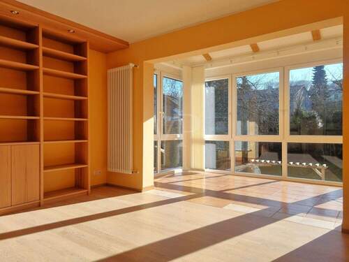 Helles Wohnzimmer im OG - 