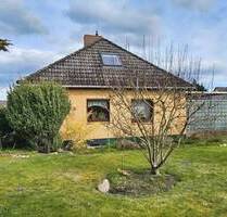 Altenwalde-Gudendorf: gepflegter Walmdachbungalow, ruhige Sackgasse, mit Garage, voll unterkellert - Cuxhaven