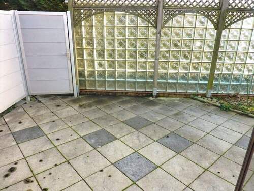 Terrasse mit Windschutzwand - 