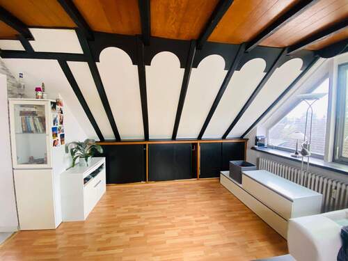 Wohnraum / Einbauschrank - 1 Zimmer Etagenwohnung zum Kaufen in Düsseldorf