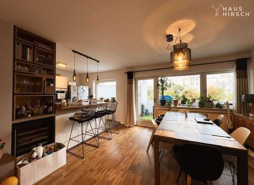 Wohnzimmer - 4 Zimmer Etagenwohnung zum Kaufen in Karlsruhe