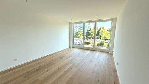 Wohnzimmer - 1 Zimmer Etagenwohnung zum Kaufen in Berlin