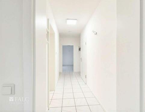 Flur - 5 Zimmer Etagenwohnung zum Kaufen in Ruppichteroth