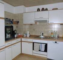 Ruhige und sehr gepflegte 3-ZKB-DG-Whg. mit Balkon in Ried