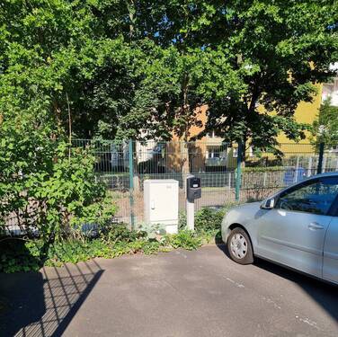 Parkplatz mit Wallbox.jpg - 
