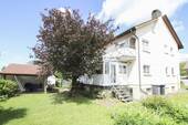 Außen Garten hinten - Bezugfreies Zweifamilienhaus mit Top-Potenzial in Tettnang-Laimnau!