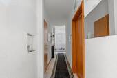 Flur1 - 