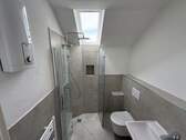Bad mit Blick in den Himmel - Frisch sanierte 44 m² Dachgeschoss-Singlewohnung - nur 3 Min. zum Phoenixsee, Dortmund-Schüren