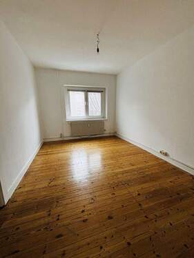 Wohnzimmer - 2 Zimmer Etagenwohnung zum Kaufen in Darmstadt