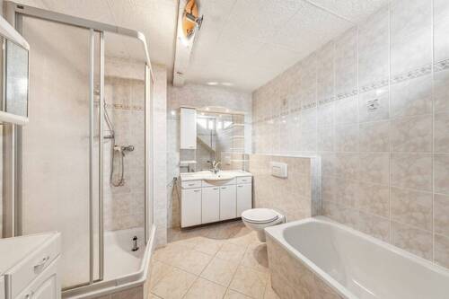 Badezimmer im Obergeschoss - 