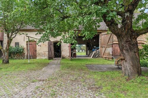 Blick durch die Scheune aufs Wasser - 