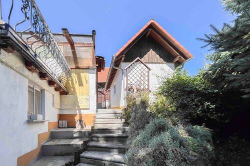 Aufgang hinterm Haus - 