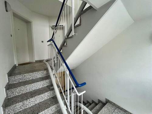 Hausflur mit Treppenlift - 3 Zimmer Etagenwohnung zum Kaufen in Dorsten