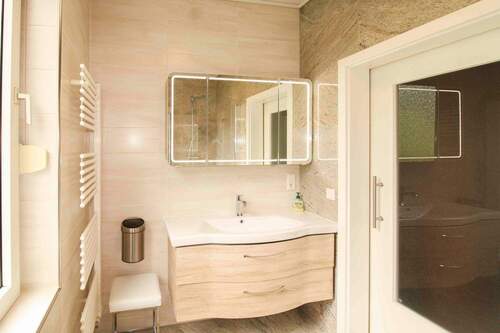 HInteres Badezimmer (2) - 