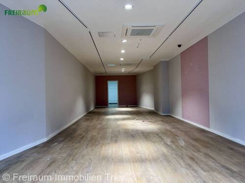 Bild 1 - TR.-Fußgängerzone: Ladenlokal in der Nähe des Hauptmarkts, ab sofort verfügbar