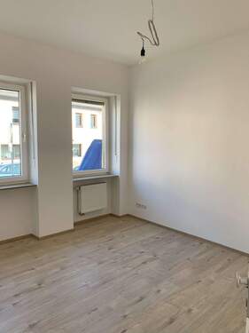 Beispiel renovierte Wohnung - 1 Zimmer Mehrfamilienhaus, Wohnhaus zum Kaufen in Weißenthurm