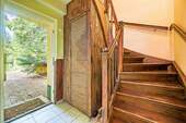 Treppenhaus mit Zugang in den Garten - 