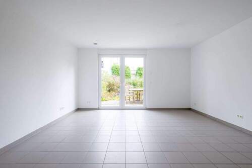 Wohnbereich mit Zugang zum Balkon - Reihenmittelhaus mit 126,00 m² in Berlin zum Kaufen