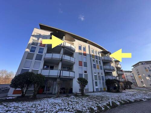 Hausansicht - Helle Wohnung mit zwei Balkonen in gesuchter Wohnlage! Sofort bezugsfrei!