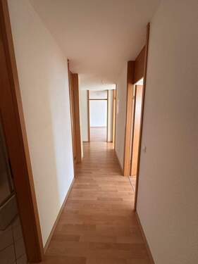 Flurbereich - Etagenwohnung mit 87,10 m&sup2; in Weinstadt / Endersbach zum Kaufen