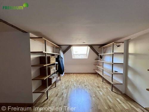 Ankleide/ Einbauregale OG - 