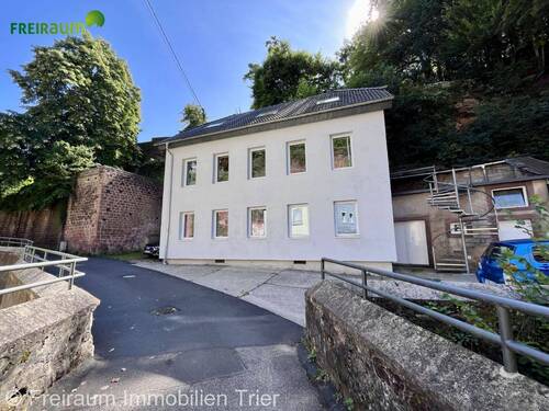 Mühlenweg 6 - Individuell und hochwertig! Zweiparteien Energieeffizienzhaus in besonderer Lage, mit solide vermieteter Einliegerwohnung..