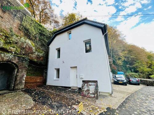 Eingang und Stellplatz Einliegerwohnung - 