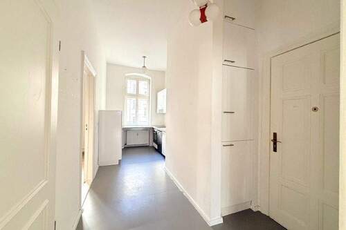 Diele mit Blick in die Küche - Etagenwohnung mit 55,00 m&sup2; in Berlin zum Kaufen