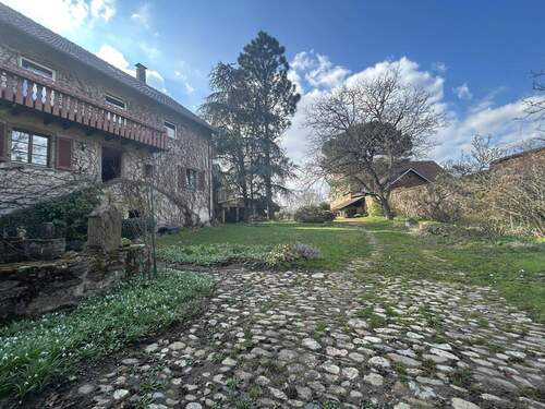 Wohnhaus mit großem Grundstück - Anwesen mit Charme und parkähnlichem Grundstück