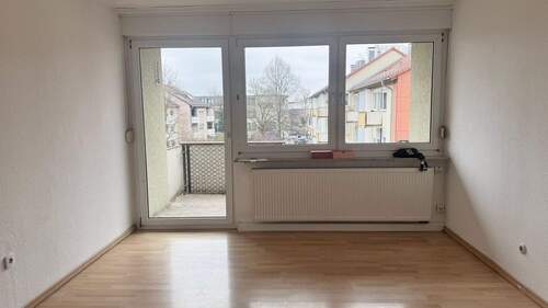 Wohnzimmer.jpeg - St. Leonhard zur Nähe Schweinau ! Helle 3-ZW, 69 qm, 3 Balkone, 3.OG ohne Aufzug