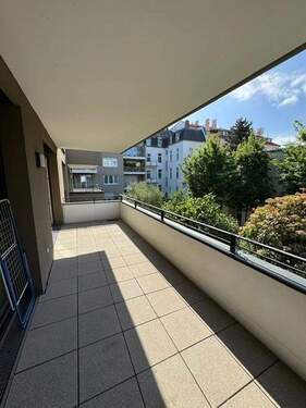 Balkon mit Steckdose - 4 Zimmer Etagenwohnung zum Kaufen in Frankfurt