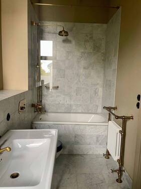 Gästebad mit Wanne - 