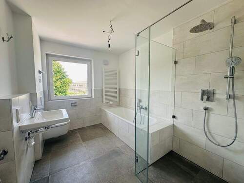 Bad - Etagenwohnung mit 103,10 m&sup2; in Aying zum Kaufen