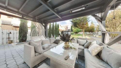 Terrasse - 9 Zimmer Einfamilienhaus in Delmenhorst