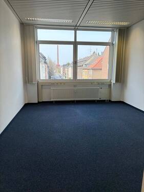 Raum 1 - Helle, zentrale Büroflächen in Krefeld - flexibel, barrierefrei, unmöbliert