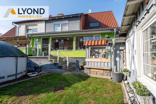 Blick vom Garten - Sanierte Doppelhaushälfte mit Wohnung im Nebengebäude zu verkaufen.