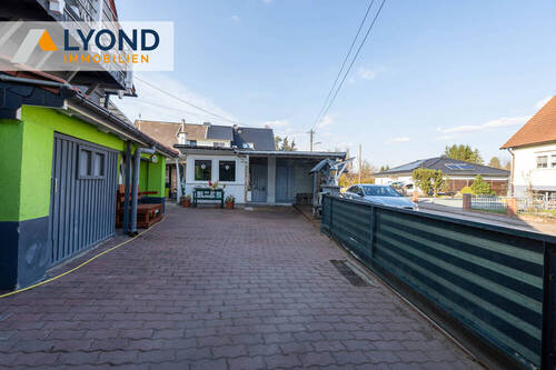 Hof mit PKW Stellfläche - 