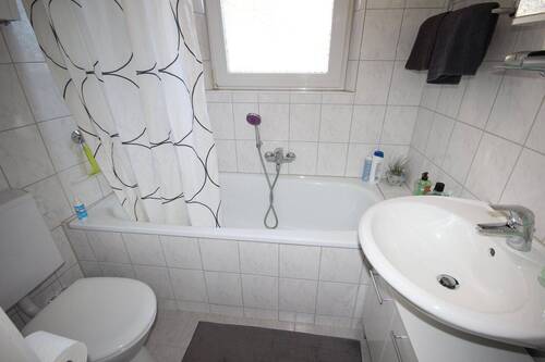 Badezimmer - Etagenwohnung mit 90,00 m&sup2; in Mönchengladbach zur Miete