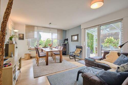 Wohn- / Esszimmer - 3-Zimmer Erdgeschosswohnung mit traumhaftem Garten!