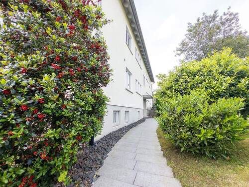 Zugang zum Haus - Etagenwohnung mit 73,00 m² in Esslingen zum Kaufen