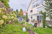 Garten mit Blick auf Terrasse - 